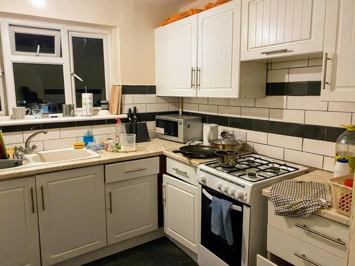 Comfortable Double Bedroom In London Hornchurch Exterior photo
